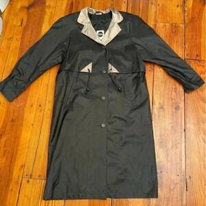 Totes Rainwear Women’s Trenchcoat Raincoat Size 8P Black Pewter Collar Classic